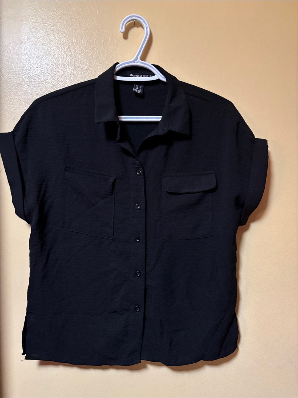 Streetwear Society Black Short-Sleeve Button-Up Blouse - Picture 2 of 4